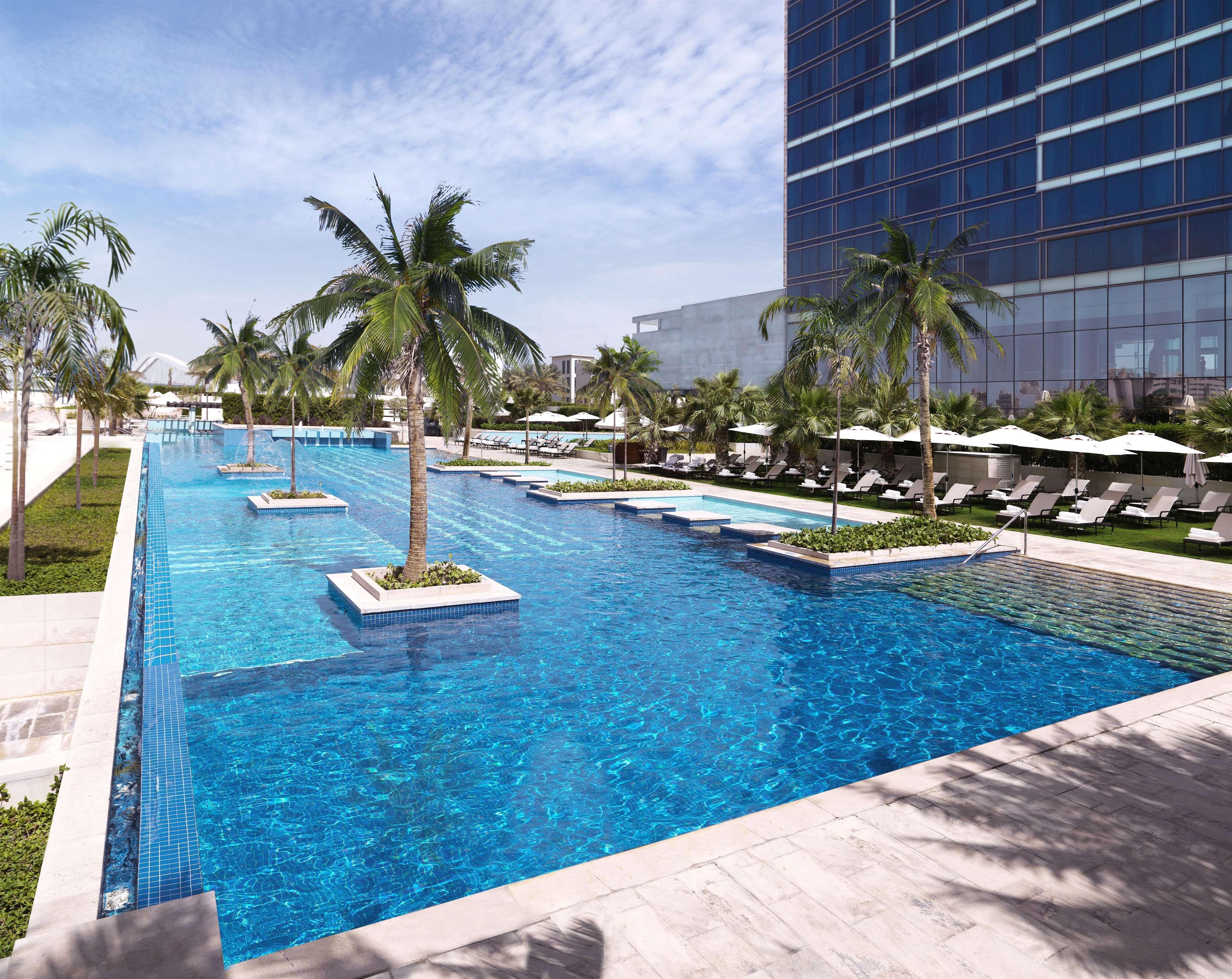 Fairmont Bab Al Bahr Hotel Abu Dhabi Exterior foto The swimming pool at the hotel