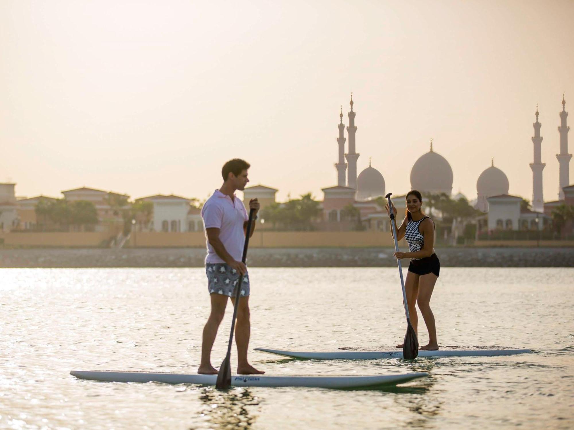 Fairmont Bab Al Bahr Hotel Abu Dhabi Exterior foto Stand Up Paddle Boarding in Dubai