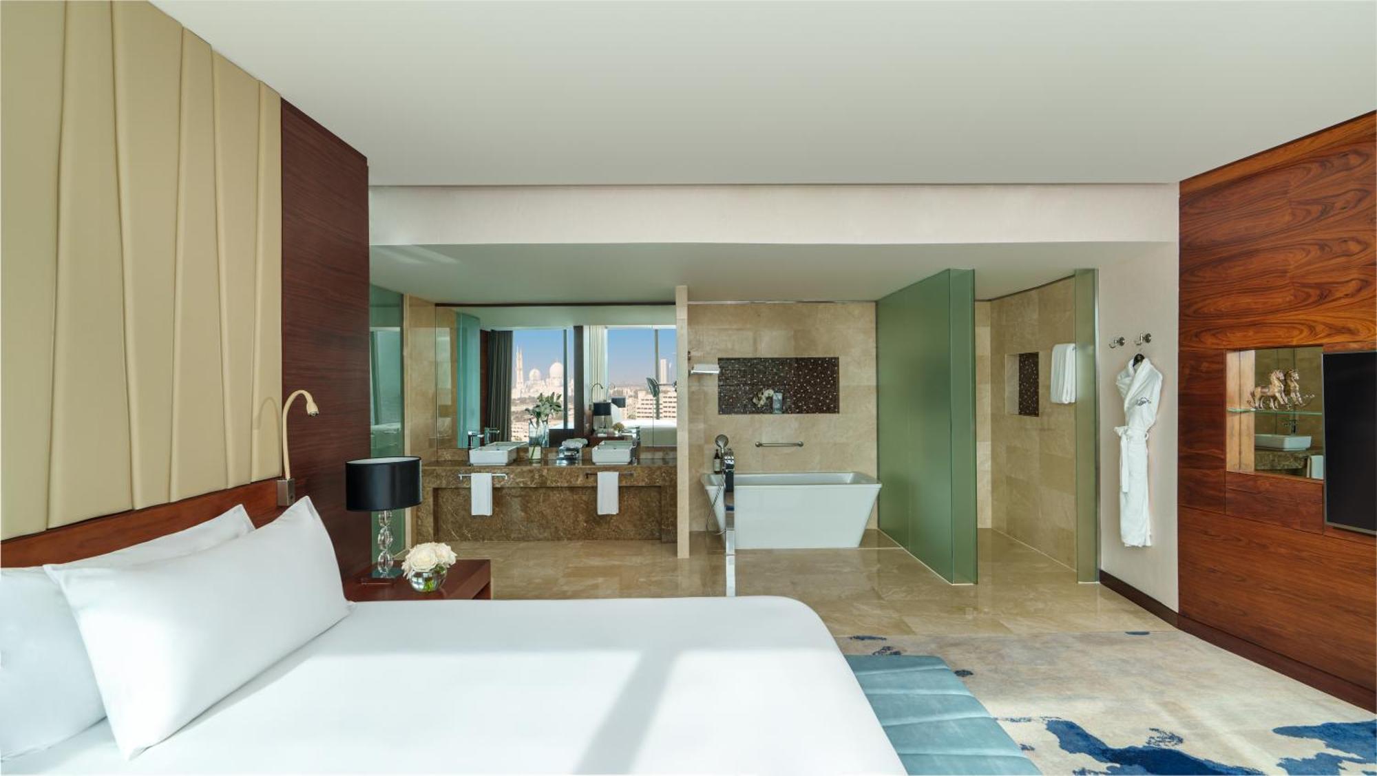 Fairmont Bab Al Bahr Hotel Abu Dhabi Exterior foto A guest room at the hotel