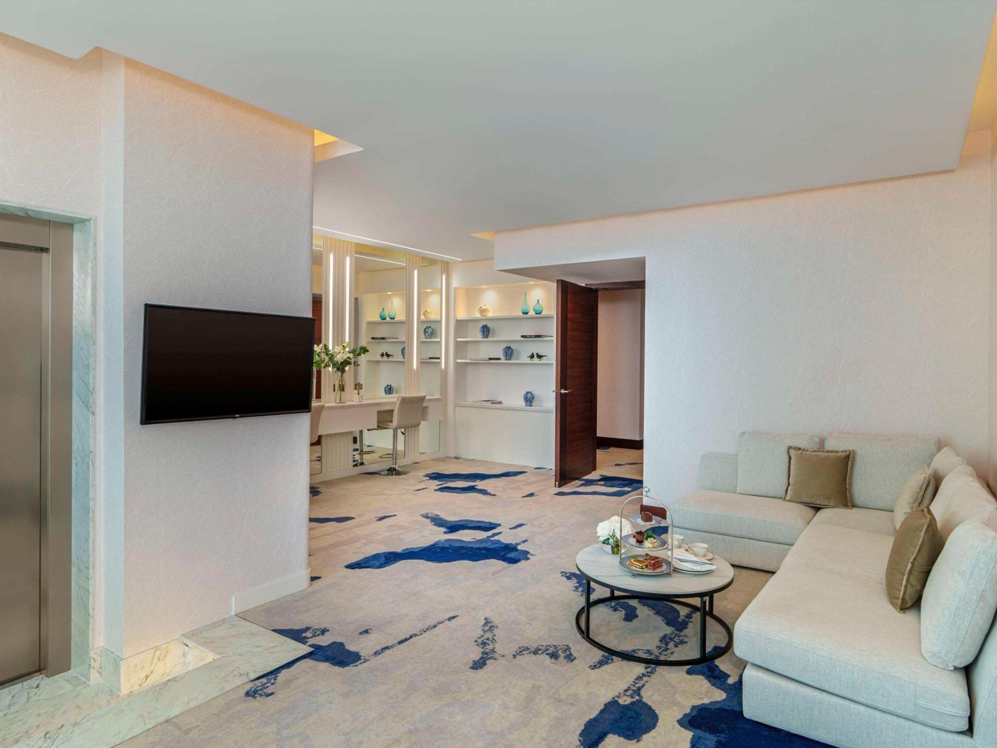 Fairmont Bab Al Bahr Hotel Abu Dhabi Exterior foto A suite at the hotel