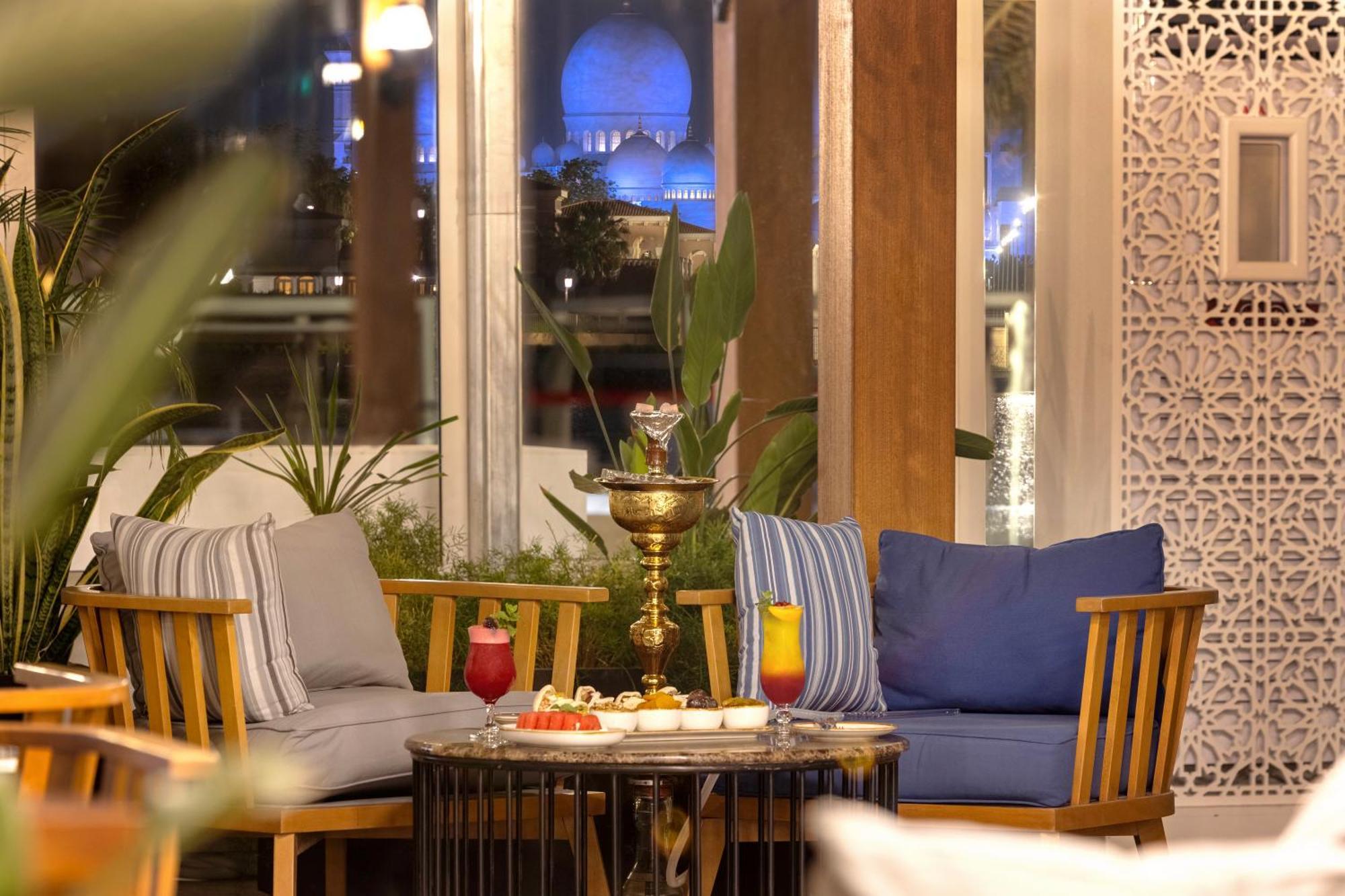Fairmont Bab Al Bahr Hotel Abu Dhabi Exterior foto The lounge at the airport