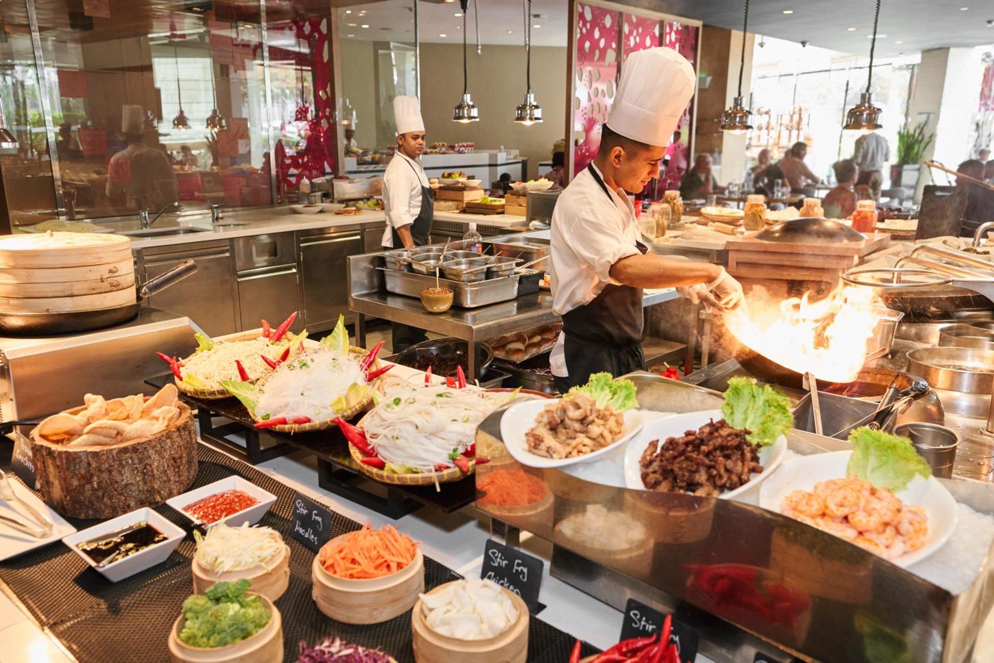 Fairmont Bab Al Bahr Hotel Abu Dhabi Exterior foto A live kitchen at a hotel