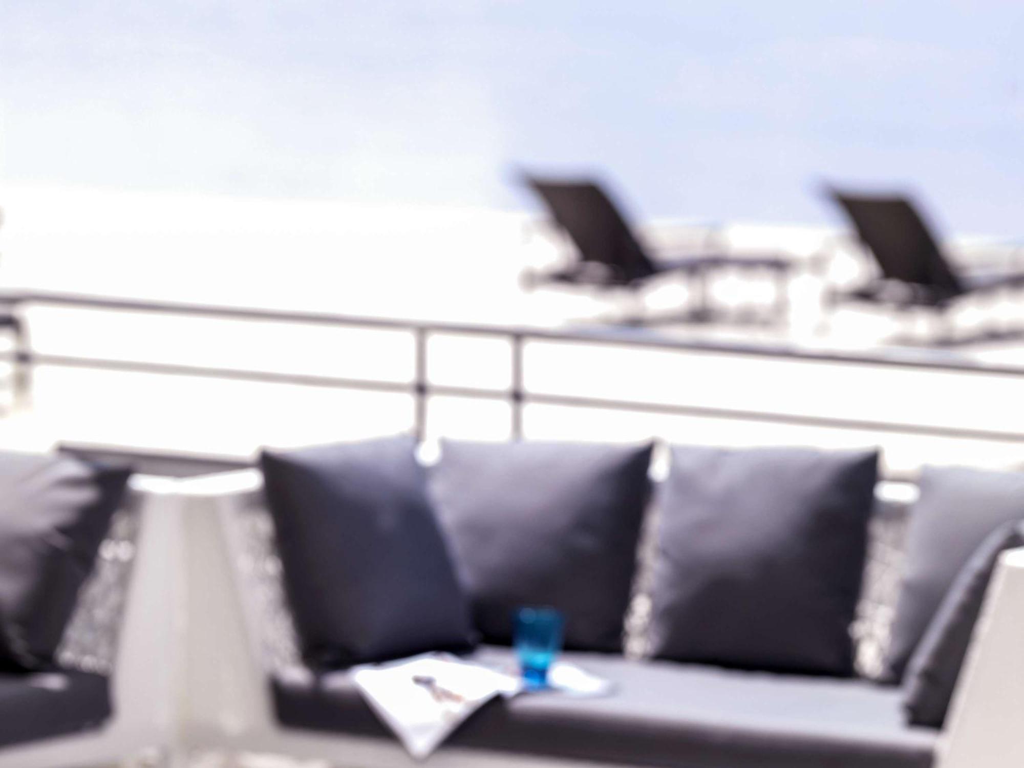 Fairmont Bab Al Bahr Hotel Abu Dhabi Exterior foto The rooftop terrace
