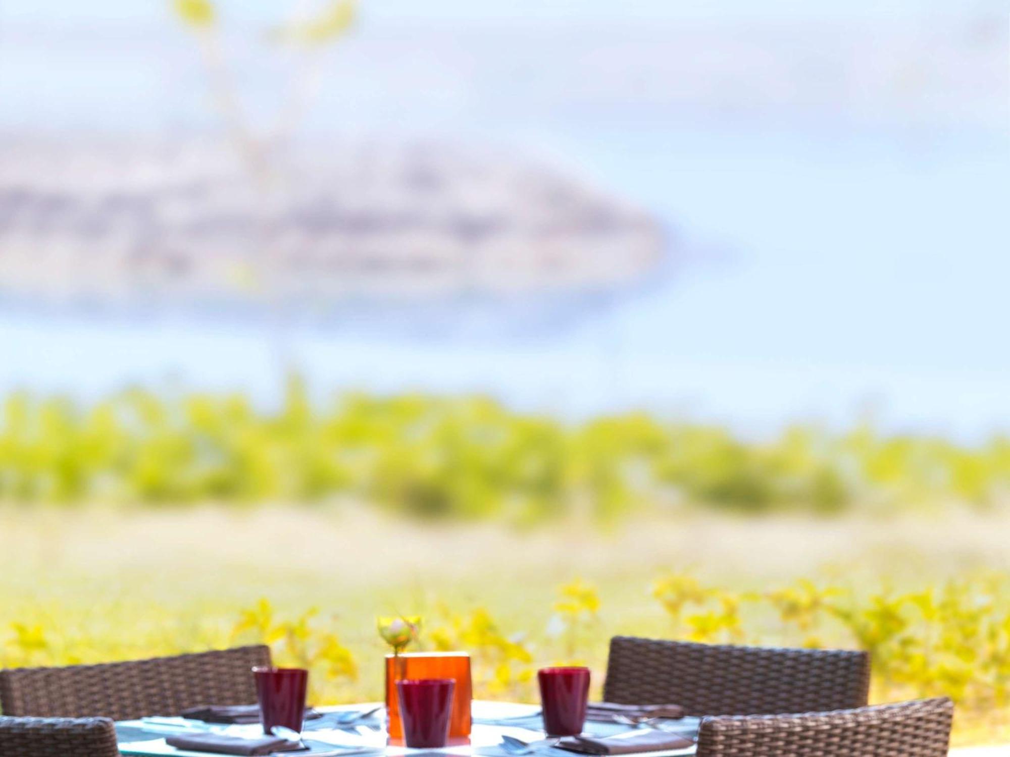 Fairmont Bab Al Bahr Hotel Abu Dhabi Exterior foto A view of the vineyards