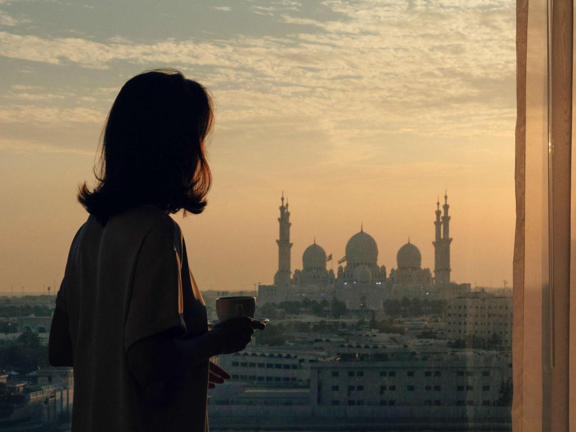 Fairmont Bab Al Bahr Hotel Abu Dhabi Exterior foto A woman in Riyadh