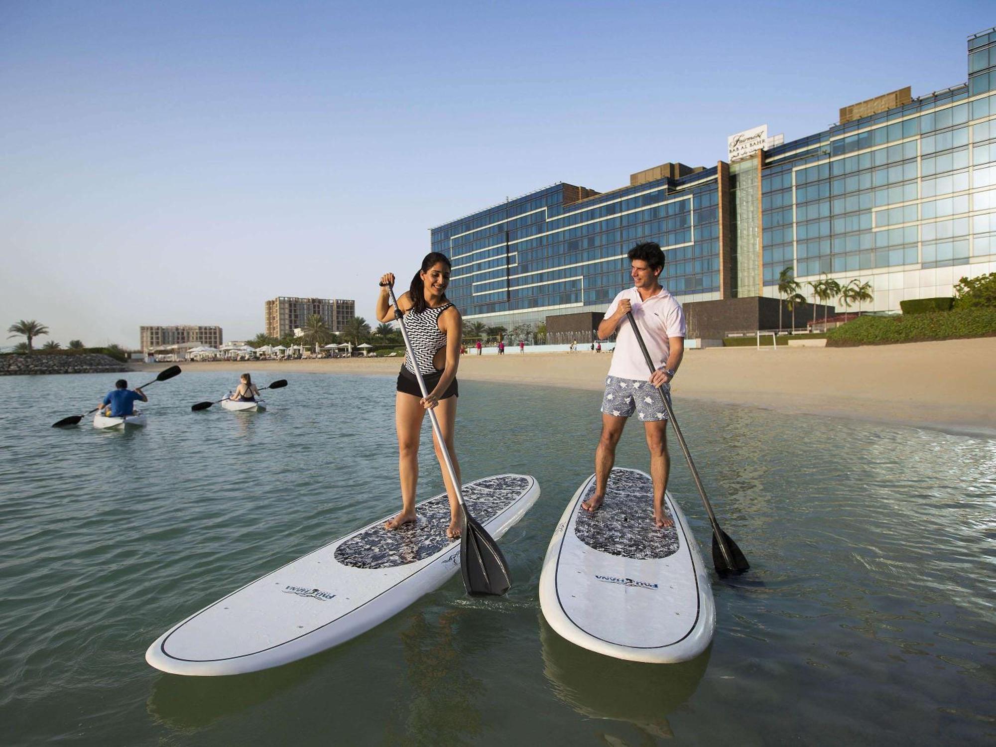 Fairmont Bab Al Bahr Hotel Abu Dhabi Exterior foto Stand Up Paddle Boarding at Jumeirah Beach Hotel