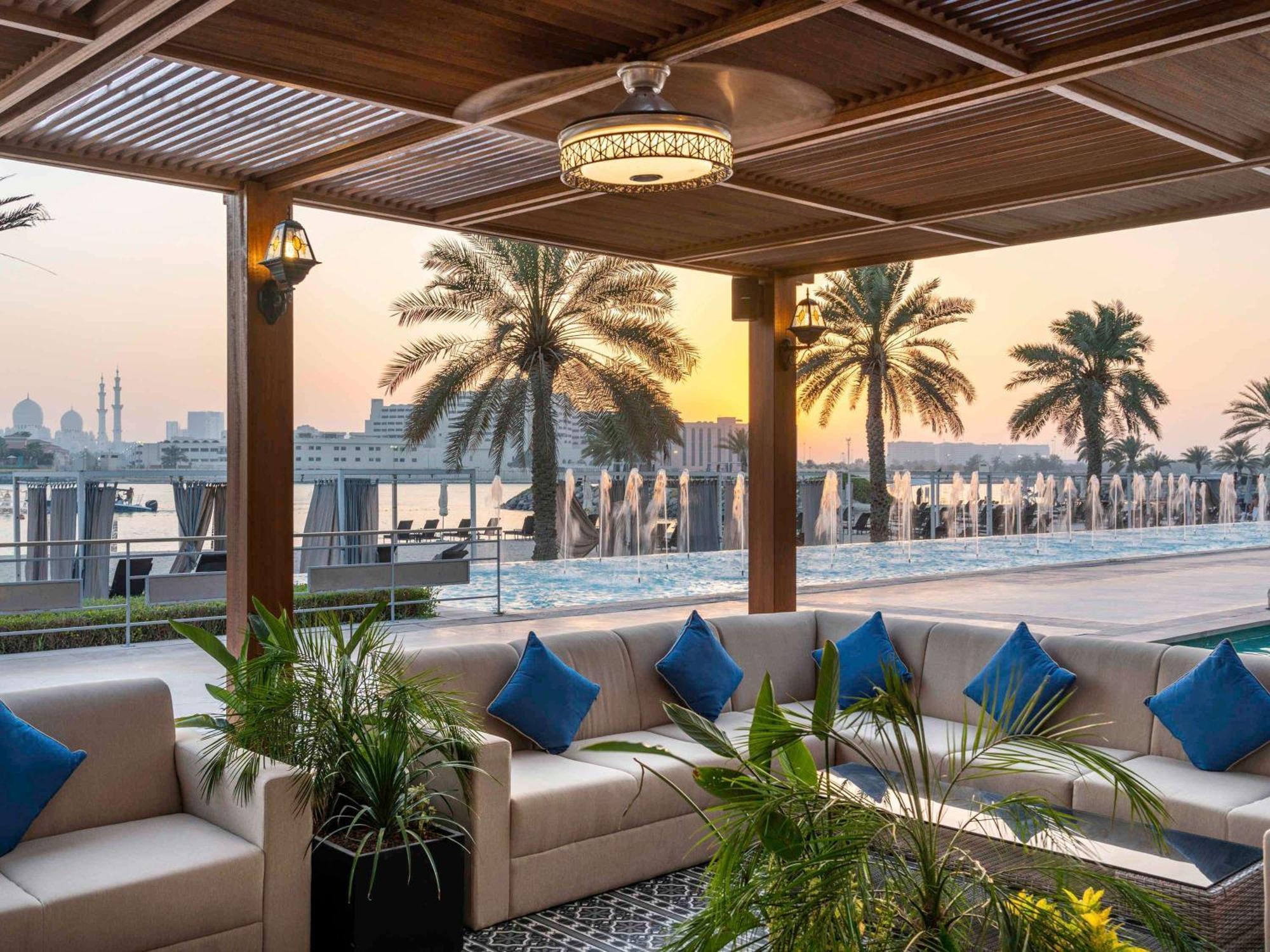 Fairmont Bab Al Bahr Hotel Abu Dhabi Exterior foto The Beach