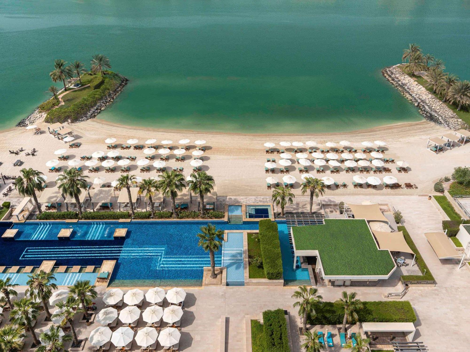 Fairmont Bab Al Bahr Hotel Abu Dhabi Exterior foto Aerial view of the beach at The Oberoi, Dubai