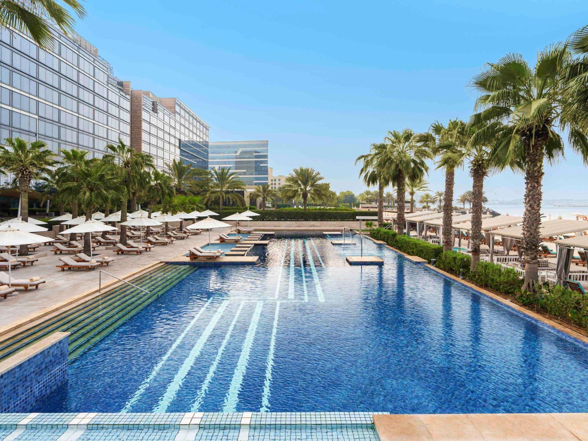 Fairmont Bab Al Bahr Hotel Abu Dhabi Exterior foto The pool at the Westin Dubai