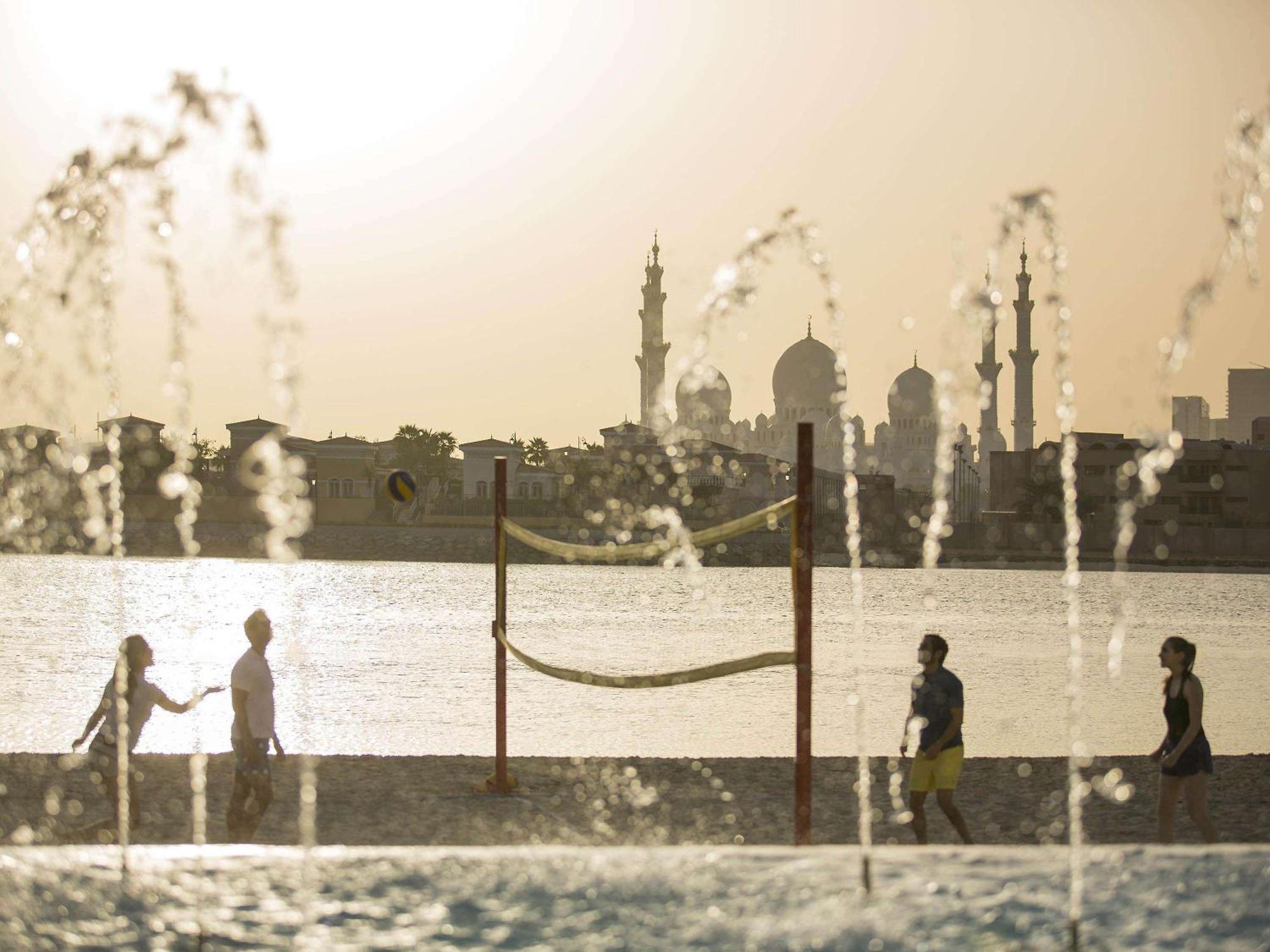 Fairmont Bab Al Bahr Hotel Abu Dhabi Exterior foto Fountains at the Corniche