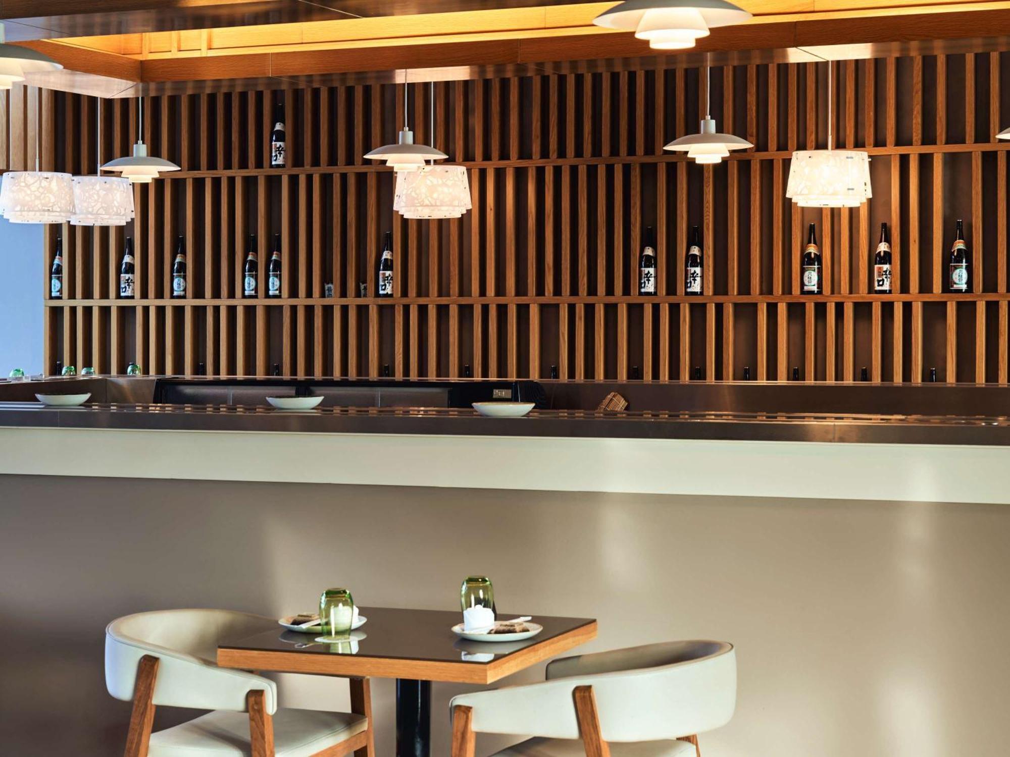 Fairmont Bab Al Bahr Hotel Abu Dhabi Exterior foto The bar at the lounge