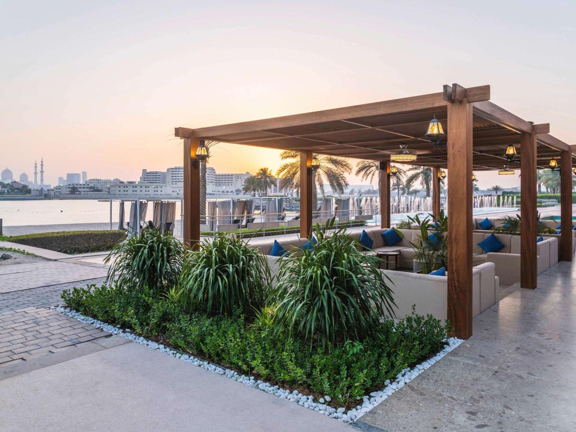 Fairmont Bab Al Bahr Hotel Abu Dhabi Exterior foto The Beach, Jumeirah